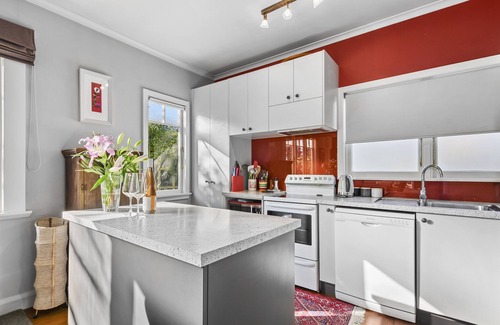 Richmond House | Silkwood Cottage - Richmond Holiday Home