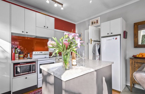 Richmond House | Silkwood Cottage - Richmond Holiday Home