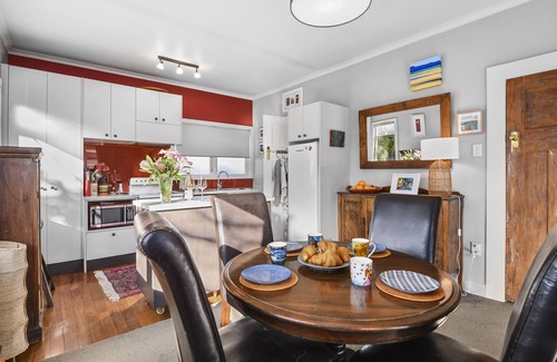 Richmond House | Silkwood Cottage - Richmond Holiday Home