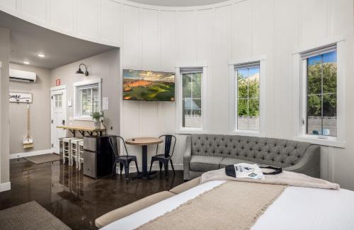 La Verkin House | Silo Suite 3 - Near Zion National Park