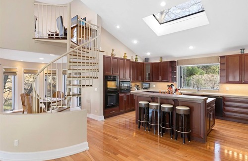 Baiting Hollow House | Silver Beach Bliss: Luxury Waterfront Home w/ Pool