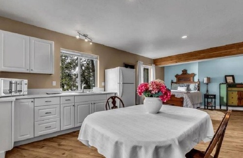Coeur d'Alene Apartment | Silver Beach Getaway- Cozy Studio, Private Dock on Lake CDA!