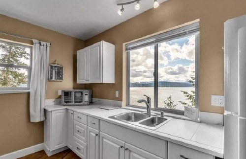 Coeur d'Alene Apartment | Silver Beach Getaway- Cozy Studio, Private Dock on Lake CDA!