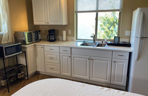 Coeur d'Alene Apartment | Silver Beach Getaway- Cozy Studio, Private Dock on Lake CDA!