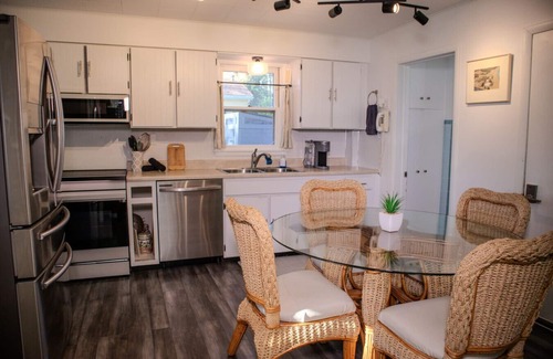 Saint Joseph House | Silver Beach Inn: Cup & Saucer