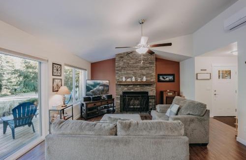 Maple Falls House | Silver Lake Cabin 47 - Lakefront - Wi-Fi - F-P