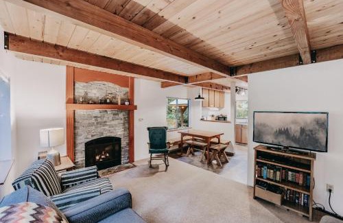 Maple Falls House | Silver Lake Cabin #67 - Hot Tub - Pets Ok - Wi-Fi