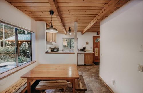 Maple Falls House | Silver Lake Cabin #67 - Hot Tub - Pets Ok - Wi-Fi