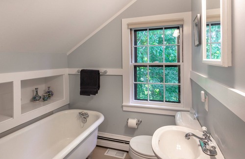 Barnard House | Silver Lake Country House Close to Woodstock & Ski Areas
