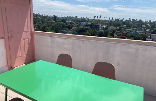 Glenoaks Canyon Apartment | Silver Lake La Vie en Rose Penthouse 1300 sqft