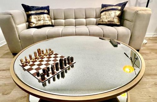 Silver Lake Apartment | Silver Lake Stylish Penthouse One Bdrm with Parking included