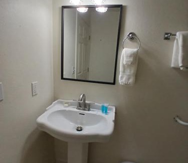 Coeur d'Alene Hotel | Silver Lakes Inn
