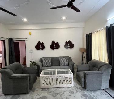 Dehradun Villa | Silver Oaks Dalanwala by Jabula Getaways