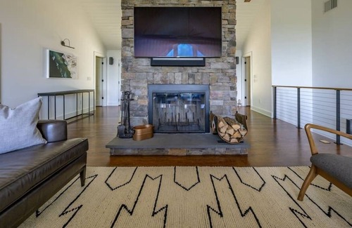 Hillsdale House | Silver Ridge: sweeping views in luxury chalet