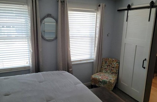 Sturgeon Bay Apartment | Silver Room