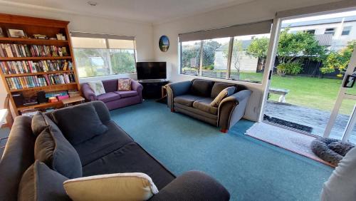 Cooks Beach House | Silver Sands - Cooks Beach Holiday Home