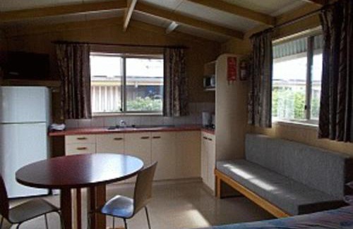 Lakes Entrance Hotel | Silver Sands Tourist Park