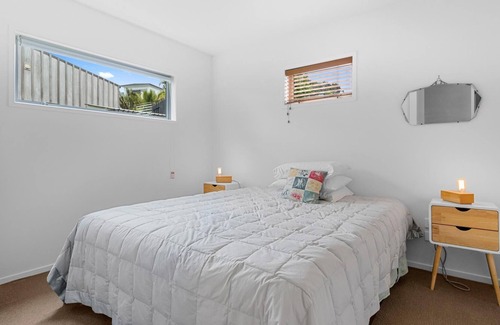 Langs Beach House | Silver Seas - Modern, sunny holiday home with sea views and self-contained studio