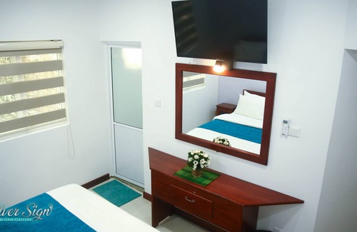 Kandy Hotel | Silver Sign Hotel & Gem Gallery