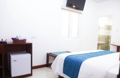 Kandy Hotel | Silver Sign Hotel & Gem Gallery