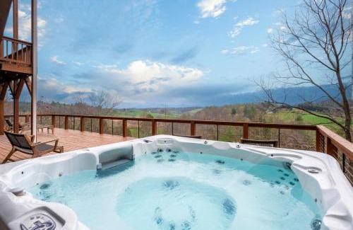 Leicester House | Silver Spoon by AvantStay Hot Tub Views Billiards Group Retreat