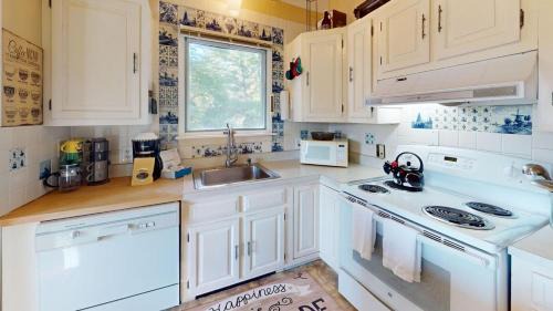 Pittsfield House | Silver Spring Chalet Spacious 4BR Retreat 1888