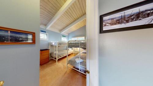 Pittsfield House | Silver Spring Chalet Spacious 4BR Retreat 1888