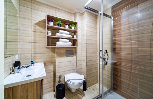 Izmir City Centre House | Silver Suit