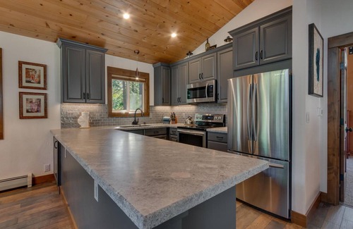 Talmont House | Silver Tip at Tahoe Park w/HOA amenities - Pet Friendly, Hot Tub, Near Skiing!