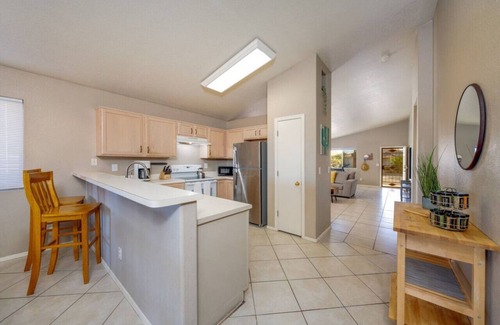 Tucson House | Silverbell/3 BR & 2 BA/Garage/Fenced/Quiet