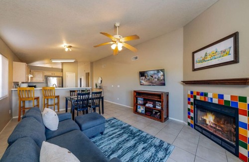 Tucson House | Silverbell/3 BR & 2 BA/Garage/Fenced/Quiet