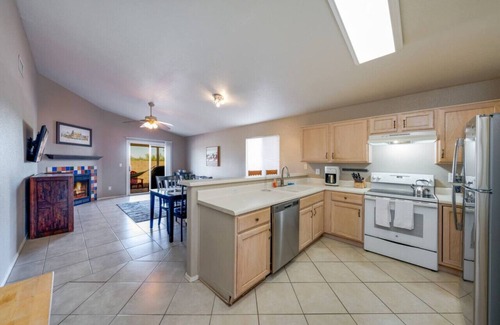 Tucson House | Silverbell/3 BR & 2 BA/Garage/Fenced/Quiet