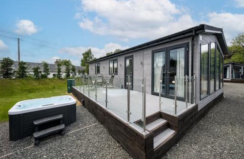 Errol House | Silverwood luxury Hideaway lodge with Hot tubs