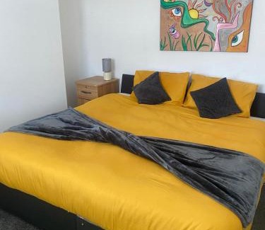 Thatto Heath House | Simons Cosy 2 bedroom home sleeps 5, contractors Welcome
