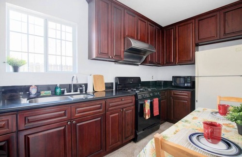 Hacienda Heights House | Simple Bliss Studio: King Bed, Full Kitchen, and Wi-Fi for Couples & Solo Travelers!