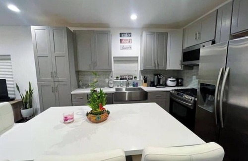 Boyle Heights House | Simple & Comfy 2 bed/2 bath near DTLA