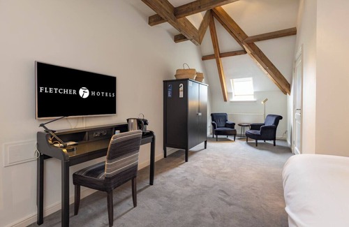 Baarlo Hotel | Simple Countryside Stay with Bike Access! Free Paking and Onsite Dining!