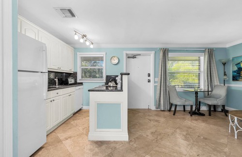 West Palm Beach Apartment | Simple & Cozy WPB Apartment #5