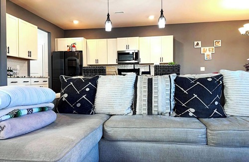 Southeast Raleigh House | Simple Elegant Single Fam Home < DT Raleigh NCSU