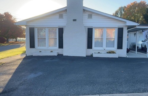 Lexington House | Simple & spacious 1-bedroom basement living in Lexington. Close to W&L and VMI
