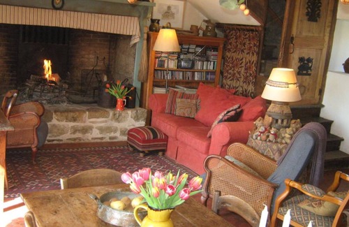 Rignac Cottage | Simple stone farmhouse and garden in 12th century village