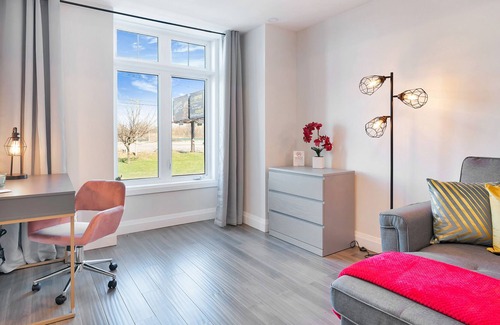 Walkerville House | Simply Comfort. New Townhomes 16 Guests, BBQ, Parking