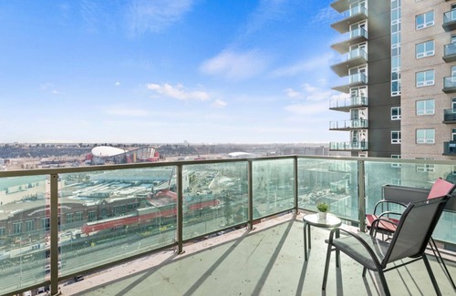 Victoria Park Apartment | Simply Comfort. Trendy 2Br Apartment Downtown Parking