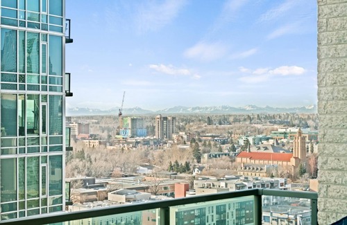 Victoria Park Apartment | Simply Comfort. Trendy 2Br Apartment Downtown Parking