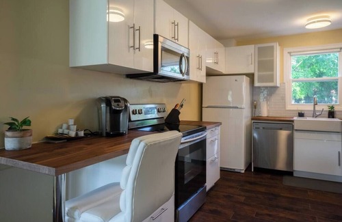 Burlington Apartment | Simply Faboulous Home | Close to EVERYTHING