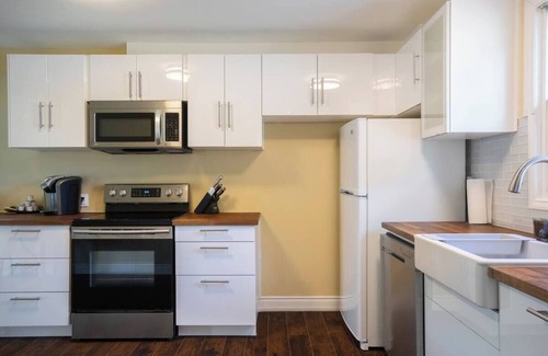 Burlington Apartment | Simply Faboulous Home | Close to EVERYTHING