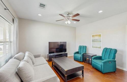 Kingsland House | Simply Lakeshore