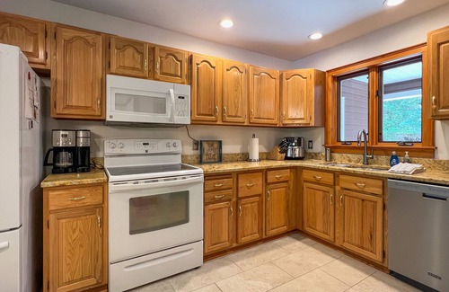 Cooperstown - Otsego Lake House | Simply The Best Lake Frontage! 4 Bedroom/3 Bath, Private Beach, Great Sunsets!