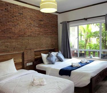 Sangkat Sla Kram Hotel | Sina's Family Pool Villa
