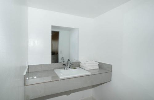 Northeast Miami Hotel | Sinbad Motel